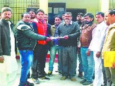 rojgar sevak rallied against harassment